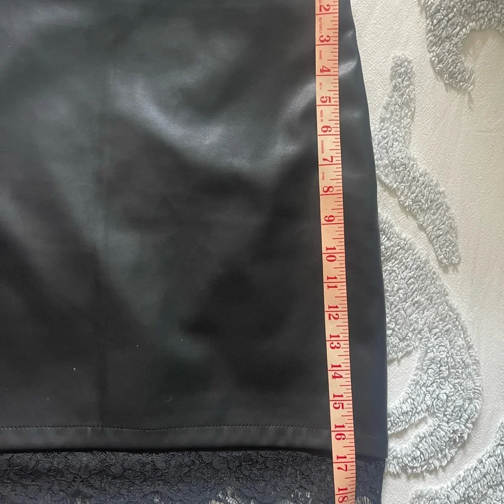Faux leather midi skirt with lace hem - Picture 4 of 4